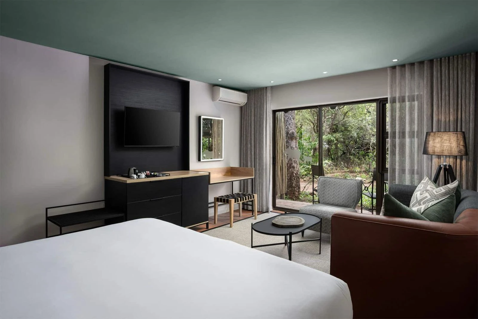 Hotel Room — studio