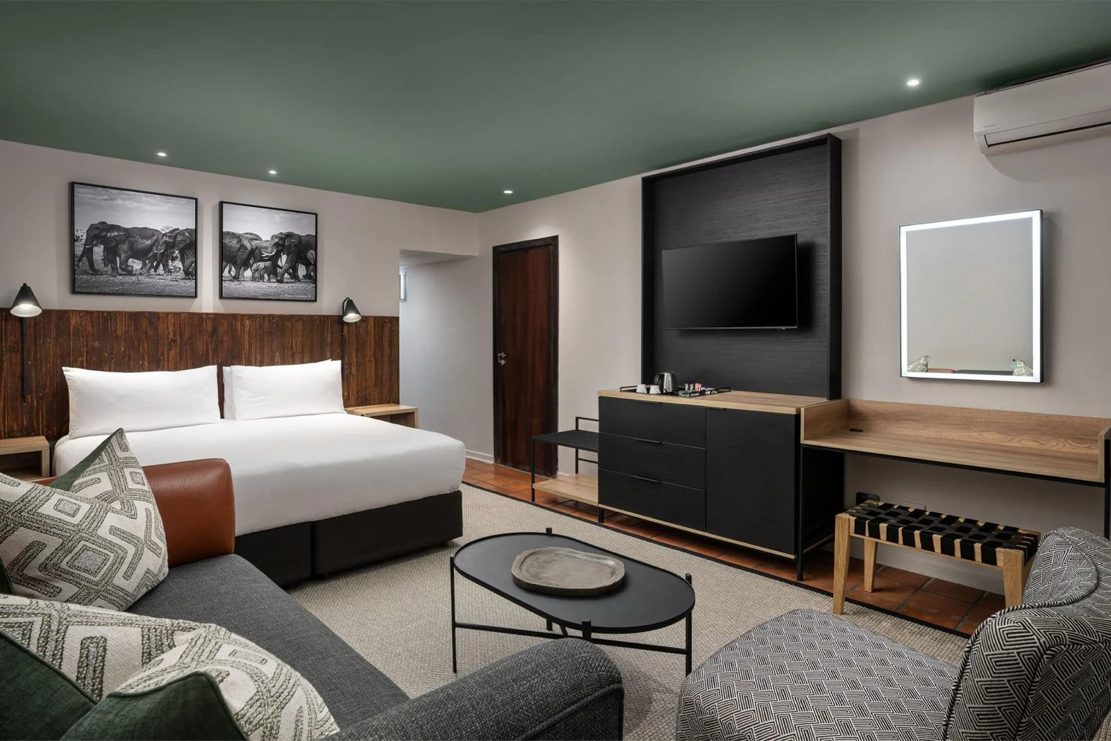 Hotel Room — deluxe